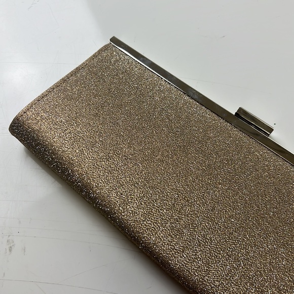 Gold sparkly clutch B40-29 - Picture 2 of 4